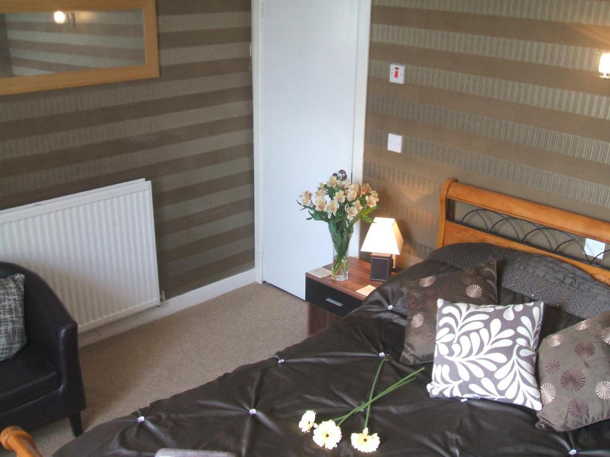 Villa Carvetii - Gemini House - 4 Bed House Sleeps Up To 8 People Tillicoultry Exterior foto